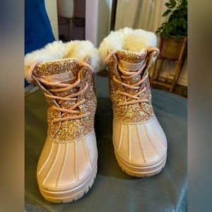 Snow boots